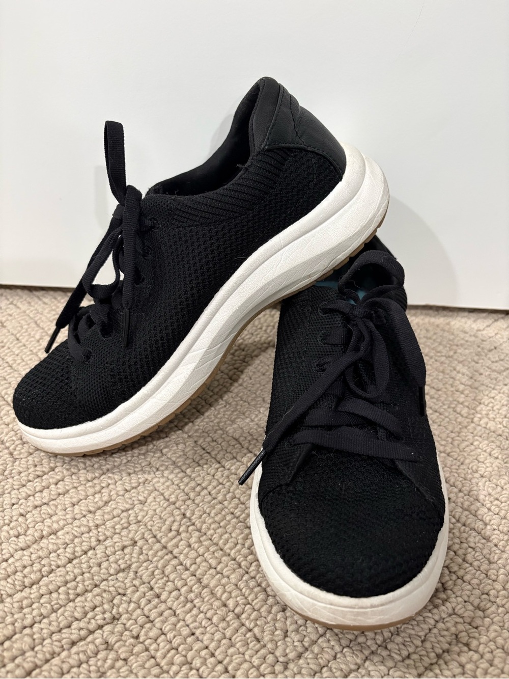 Dr. Scholl's BlackLace-Up Sneakers with White Sole. Plantar fasciitis shoe.